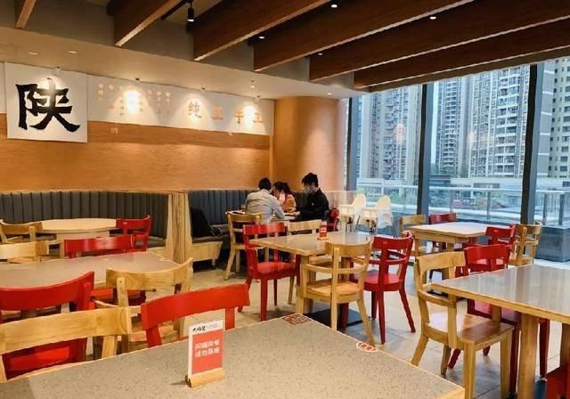  [餐饮]预计还要亏2-4个月！餐饮老板要准备好打持久战