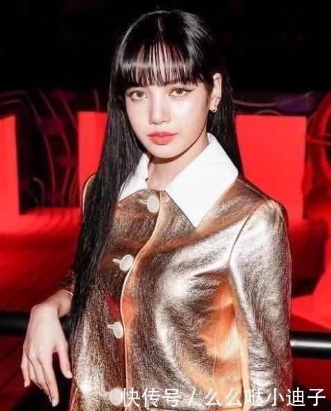 时装周变比土大会,IU像朝鲜歌唱家,Lisa从头到