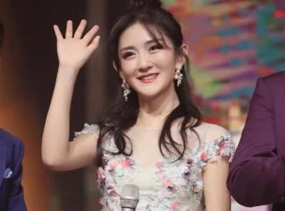 娱乐圈打假斗士揭谢娜一亿微博粉丝真相，网友留言：早觉得不对