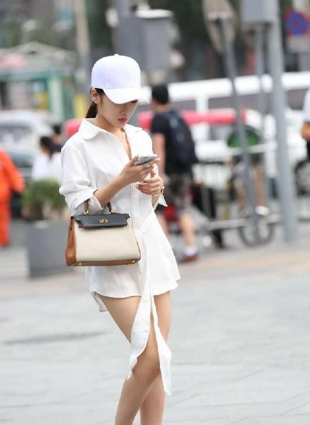  【白色】街拍：路遇白色衬衣裙的美女，好甜好美！