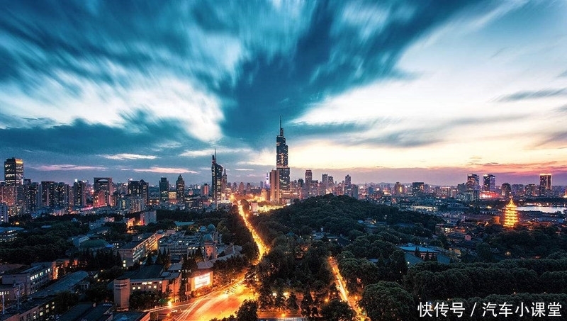 中国排名前三“网红”城市,成都被挤出前三名,第一名依旧是重庆