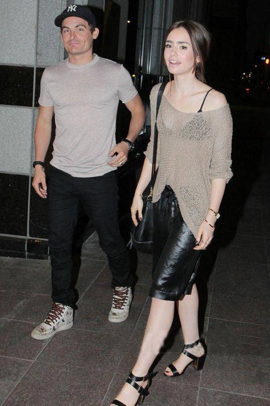 她们不是没穿内衣，而是会穿内衣！