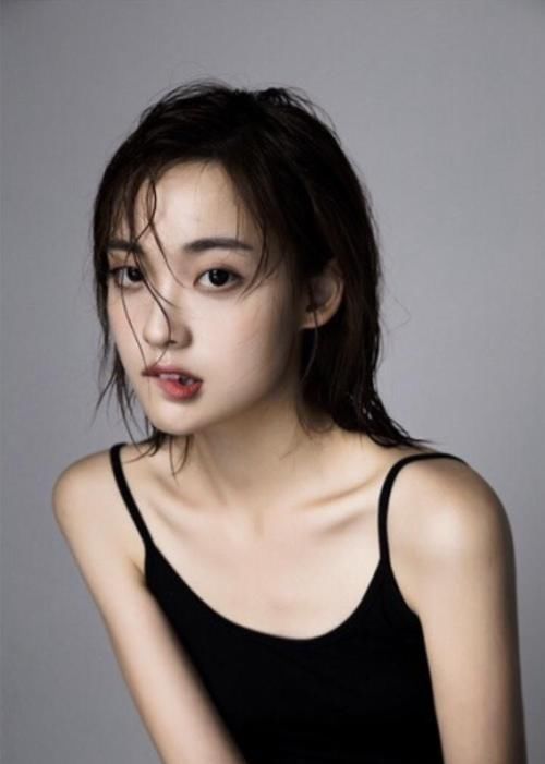 「 显得」降低颜值还显得没气质，偏偏很多人每天在做，女生有这8个坏习惯