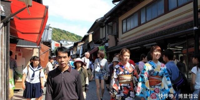 当日本的和服，被非洲女人穿上之后，中国小伙表示“眼前一黑”