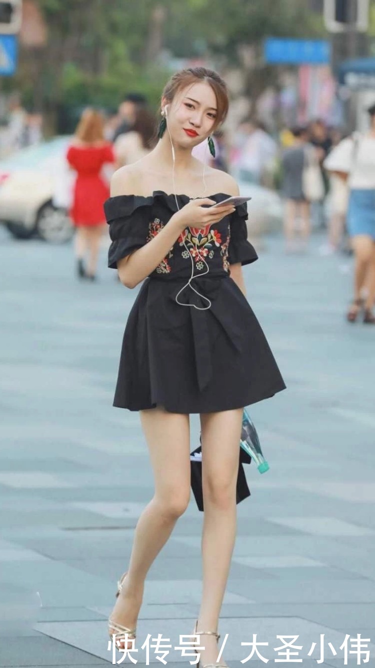  美女|美女街拍：小姐姐身材好纤瘦呀，长得可爱又清纯，明星级别的美貌！