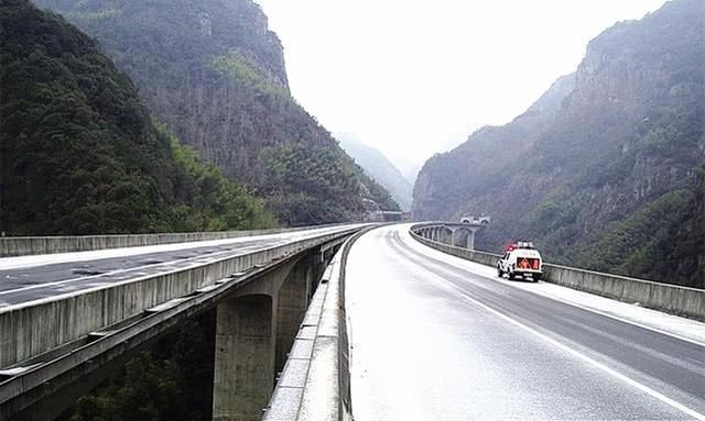  #高速#英国媒体称它为全球“最美”公路，全长有516公里，就在中