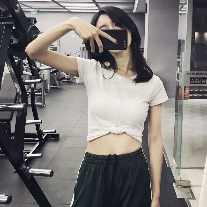 在健身房的女人真是胆子大!穿那样的“紧身衣”，尽显魔鬼身材