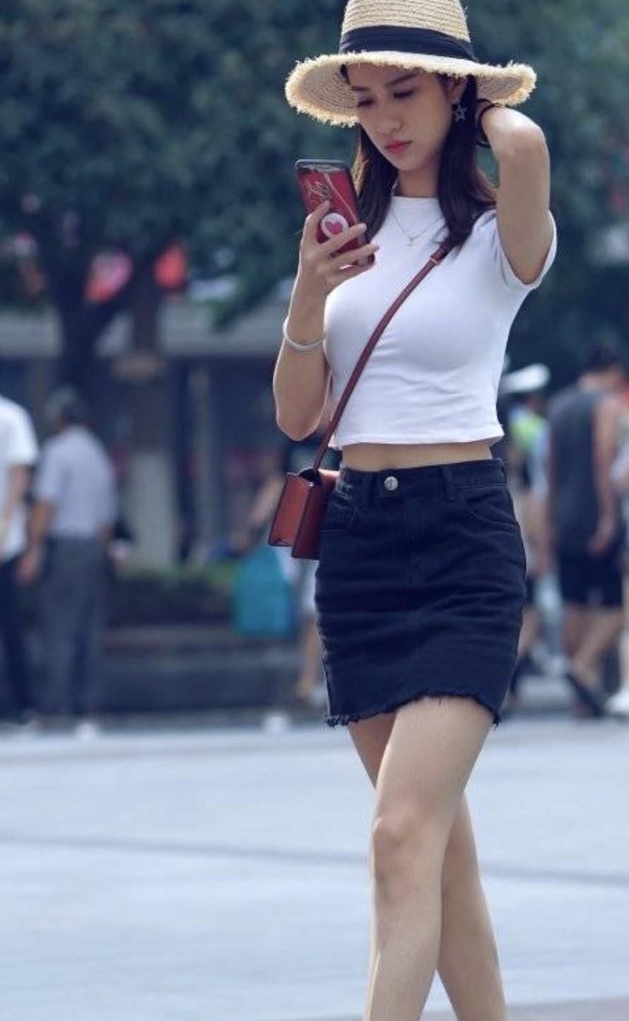 人像摄影:时尚紧身的牛仔裤，让腿更美!