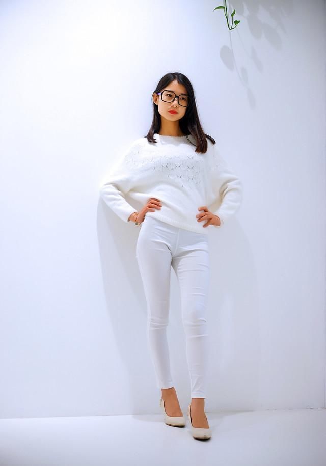 街拍:身材好的小姐姐在一起也是非常养眼的!