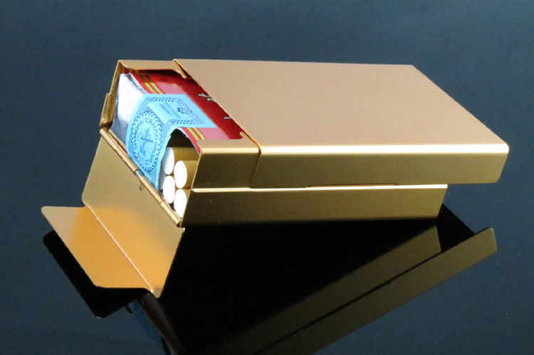 香烟揣裤兜里邹巴巴?聪明男人都用这”烟盒“，见人递烟特有面子