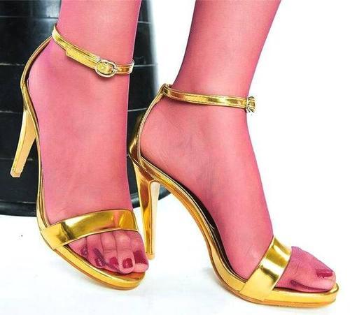 当精致高跟鞋遇上心动的美足