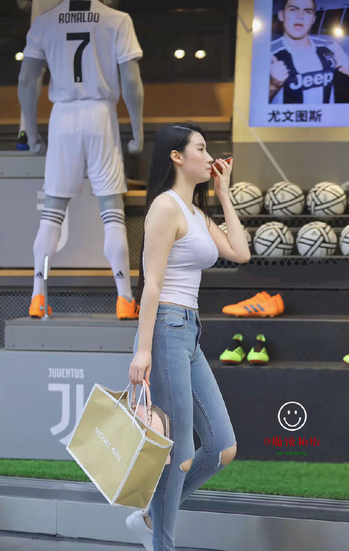 轻熟女人在初秋的时尚穿搭技巧，学会做一个精致的女神