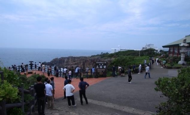 中国大妈“阻止”日本轻生者，韩国自杀桥越改越糟糕