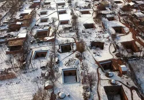 中国有个神奇的村子,村民在地下住了4000年