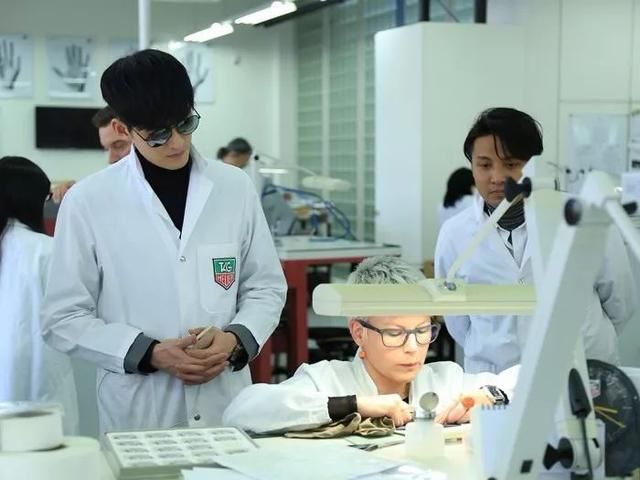 瑞表都在哪里产?百达翡丽和江诗丹顿是邻居吗?