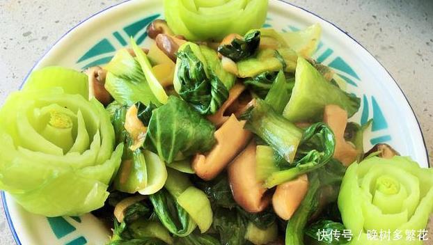  『白菜』香菇好吃又百搭，荤素皆宜，对身体的健康还大有裨益！