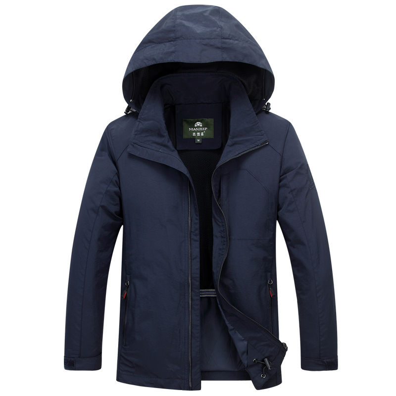 中国新式“登山服”一鸣惊人，抗风保暖还抗皱，适合4050男人