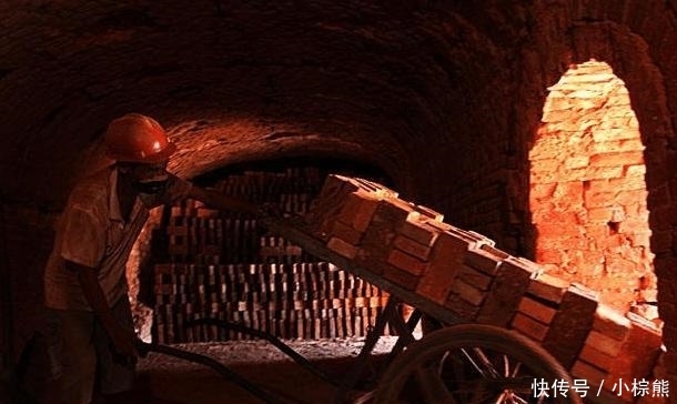 为何农民宁愿被罚款也要用红砖? 专家不解, 老农掏心窝子说了3点