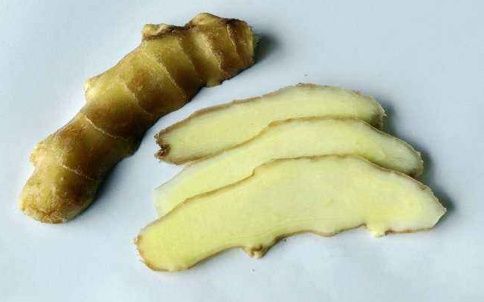 还用牙膏祛斑?地里的金疙瘩+它，睡前涂脸上，斑点顿时如雨落