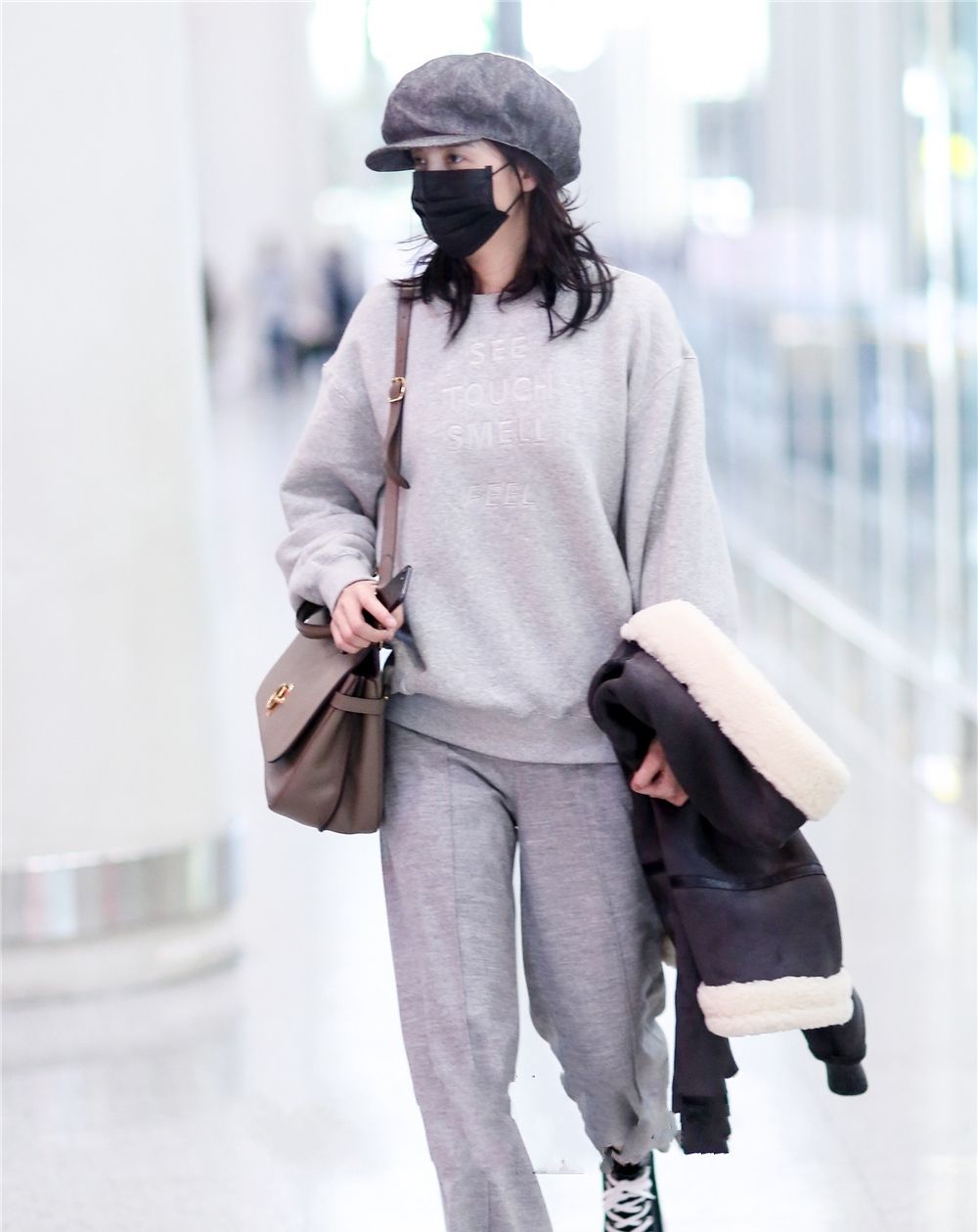  「女生」“卫衣+阔腿裤”真的太土了,微胖女生学学这样穿,显瘦又时髦