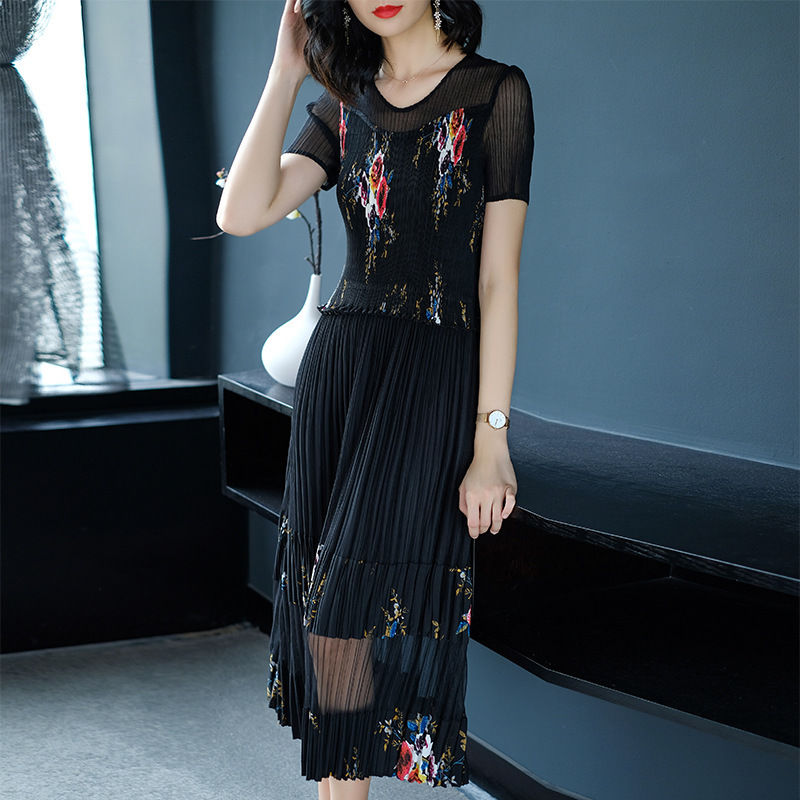 越来越多的女人，不喜欢穿裤子，这样穿凉快又高雅