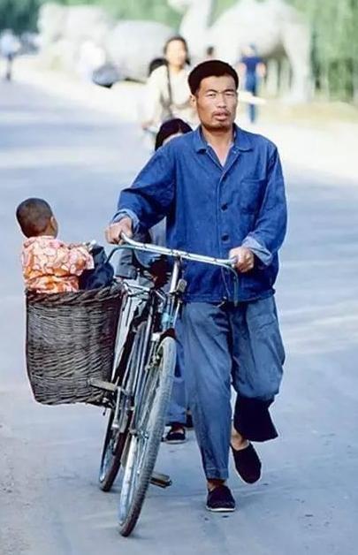 外国人拍摄的70年代中国老照片：想不到70年代的人们是这样子