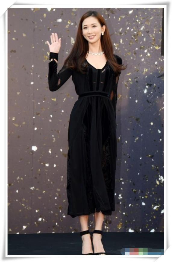 厉害了林志玲！一袭白裙穿成18岁，网友直呼：这次真的没装嫩！