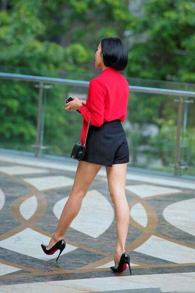 紧身裤可以展现你的优美身材,让你更优雅迷人