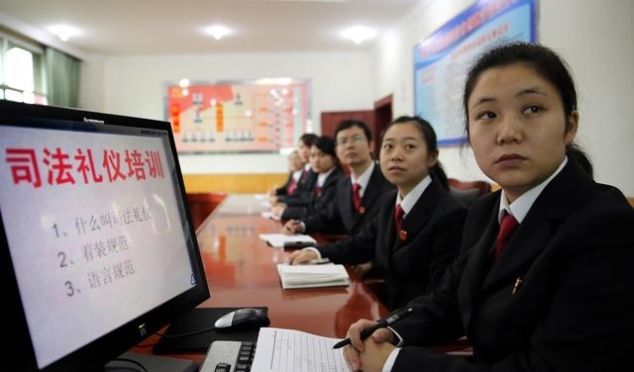 2019公务员可根据工龄提前退休，下岗工人符合工龄可提前退休吗？