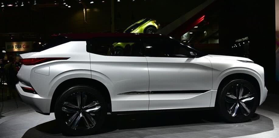  【进口】三菱再添一员“猛将”！配顶尖四驱油耗1.6L，纯进口比路虎帅10倍