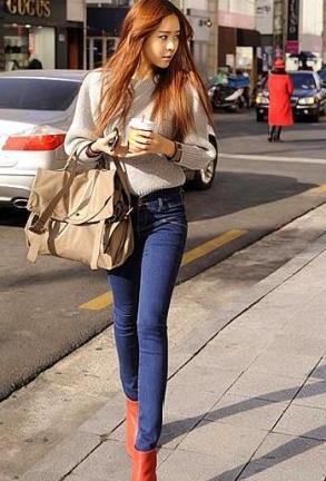 牛仔裤的样式越来越多啦，但是牛仔裤还是主要以水洗蓝色为主