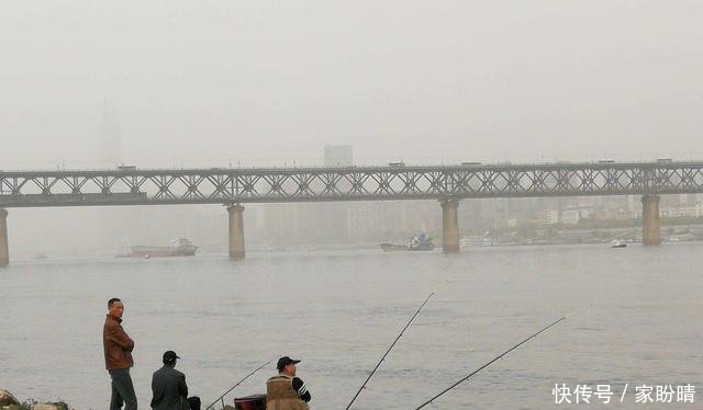 【季雨天钓】雨天更容易遇到大鱼，想要渔获满满，这些雨天钓鱼技巧不可少