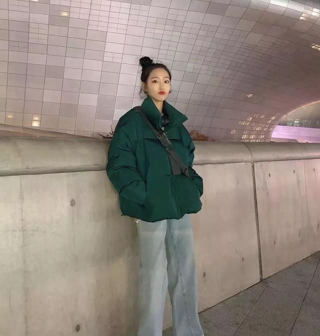  时髦■羊羔毛外套过气了,过年穿这件“大衣”更高级,就连长辈都喜欢!