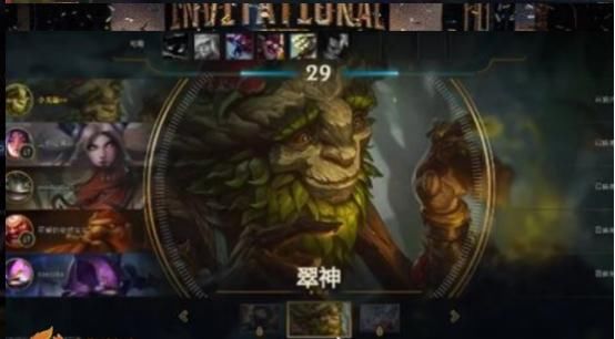  「粉丝」粉丝给小龙堡送礼物，名字笑场！粉丝直呼过瘾