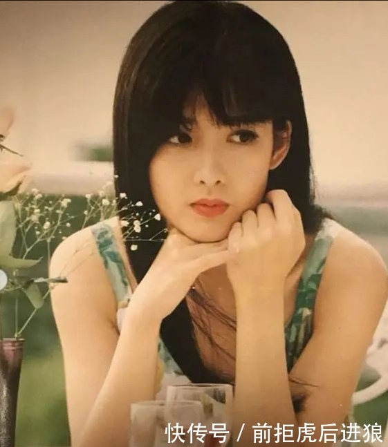 『周慧敏』53岁的周慧敏比20岁更美,还是个画画高手,人美画更美!