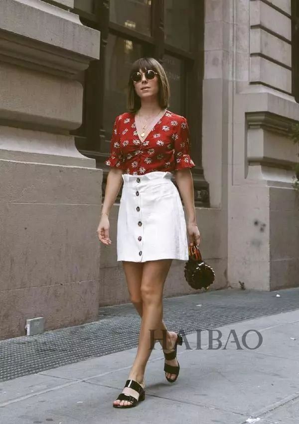 好看| 周冬雨的少女感全来自这条裙子?A字裙还有减龄显瘦的效果!