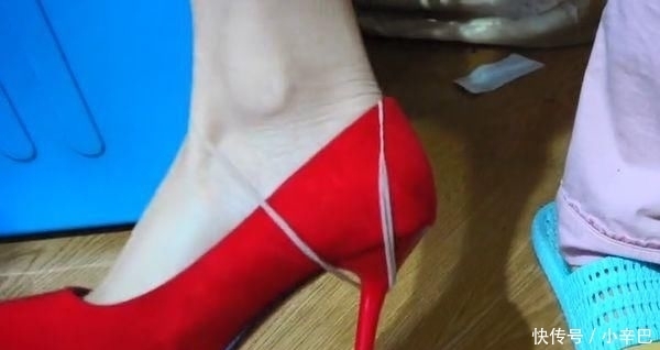  解决|丝袜剪一刀套在高跟鞋上，解决了很多女性朋友的烦恼，太实用了