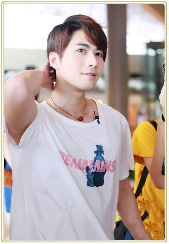 陈学冬张翰同穿运动裤走机场,网友:终于知道邋遢与精致的差距了