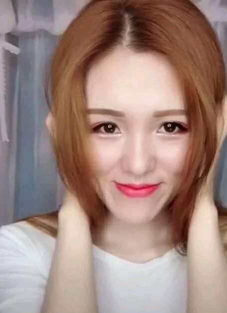 抖音“无眉大妈”迅速走红，妆前没人看一眼，妆后征服男神