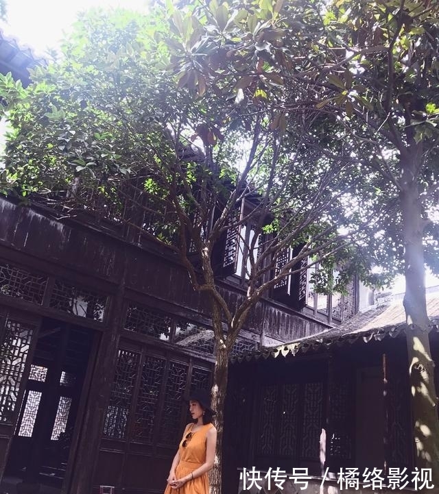  『深黄色』那个穿黄裙子的“妹妹”，你长得可真好看！