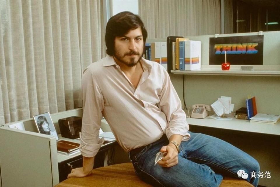 雷军穿牛仔裤见王健林，大佬圈能穿好牛仔裤的没几个...