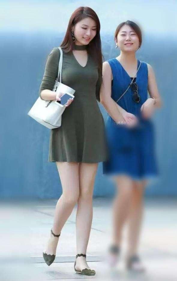 素人街拍: 女孩儿都有一个梦，想成为第五位小姐姐这样优雅迷人!