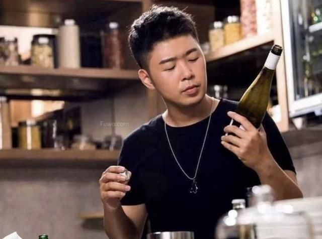 韩寒餐厅被起诉后，又有明星餐厅发生7人腹泻事件，已确认非碰瓷