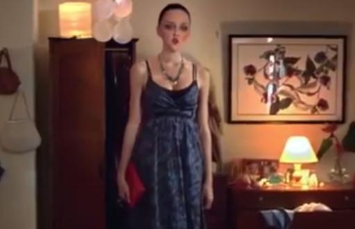 美女天生拥有橡皮泥体质, 只需用手捏捏就能整容成明星样子