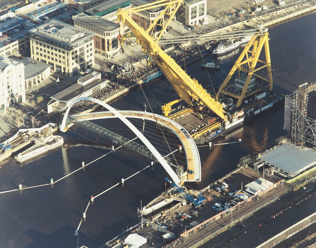 全球唯一一座摆式大桥，设计者获得奖金2.8亿，通行3天就被停用！