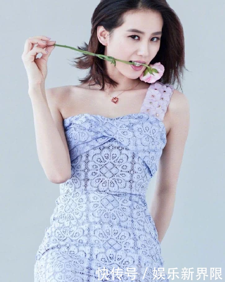 婚后的刘诗诗穿浅色连衣裙，温柔清澈的她品位高了，美出新高度！