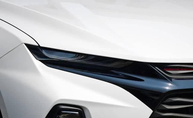  高配：中高配只卖丐版途昂价，237匹有9AT支持，5米大7座油耗7.4L