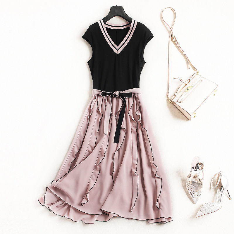 这几款美衣，虽小贵，但光看图片就很美，上身洋气时尚超显美嫩