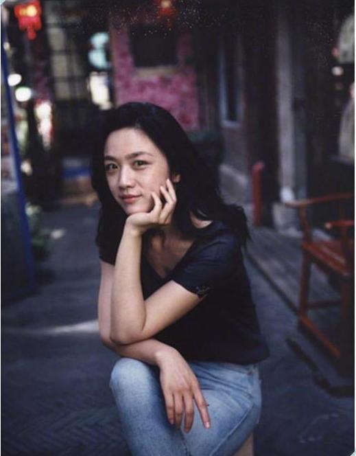 看了陈乔恩的素颜，再看看汤唯，终于知道真正冻龄脸长啥样的了！