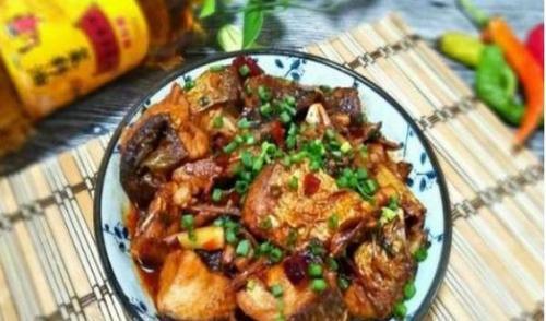 万能炖鱼法，不管是什么鱼，照这个方法炖，保证味美鲜香无腥味